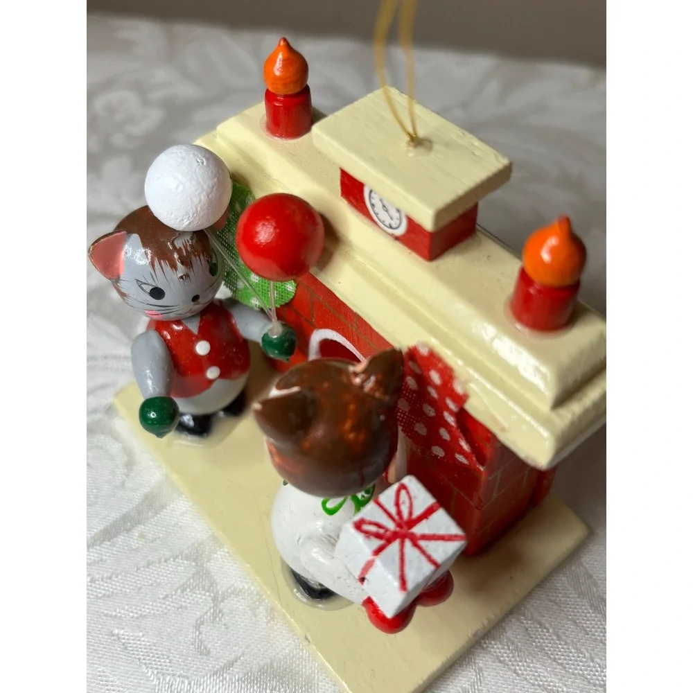 Vintage Roman Inc Wood Christmas Ornament Cats at Fireplace Red White Green Cat